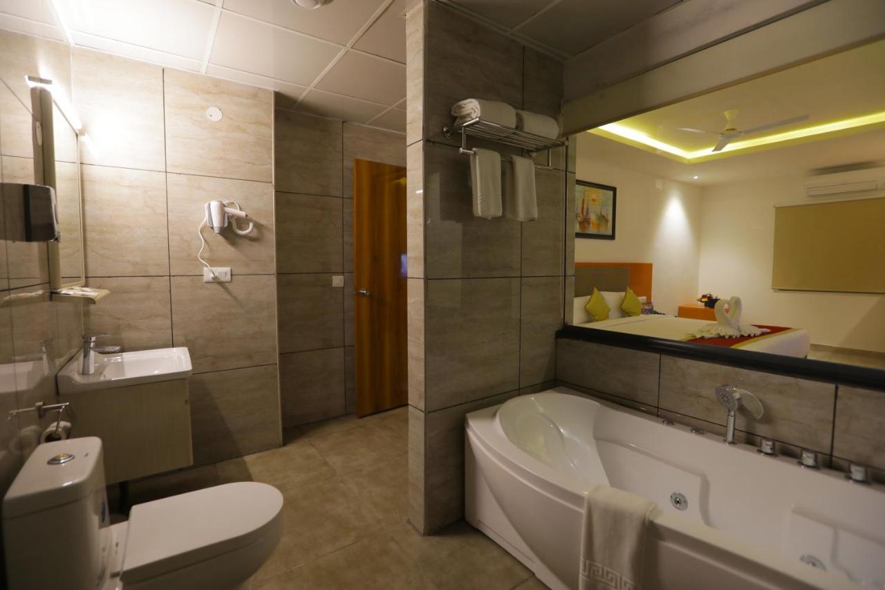 העיר בנגלור V One Hotel-Ambara Elite מראה חיצוני תמונה